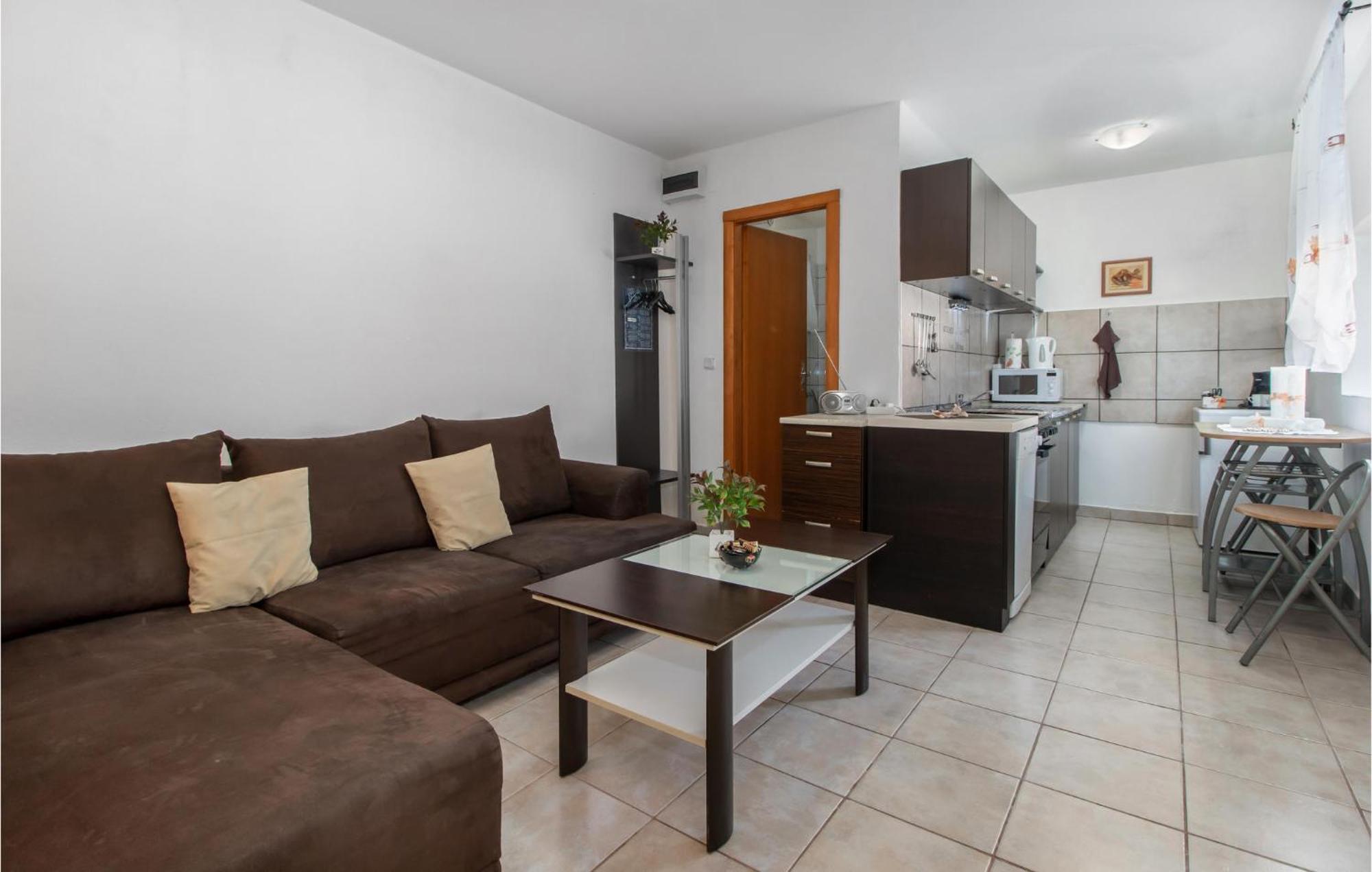 Nice Apartment In Smrika With Kitchen Bagian luar foto